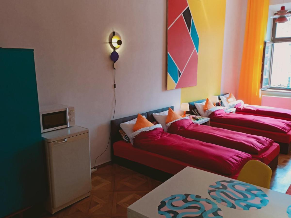 View To The Cracow Basic Apartment Krakow Bagian luar foto