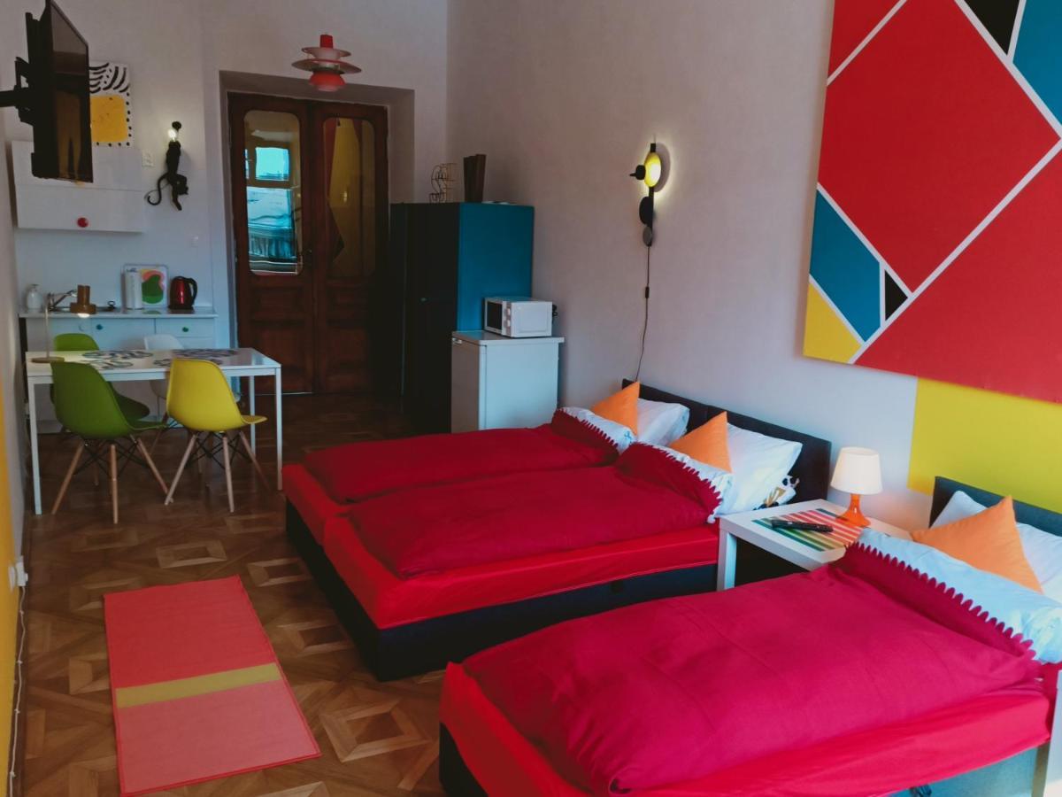 View To The Cracow Basic Apartment Krakow Bagian luar foto