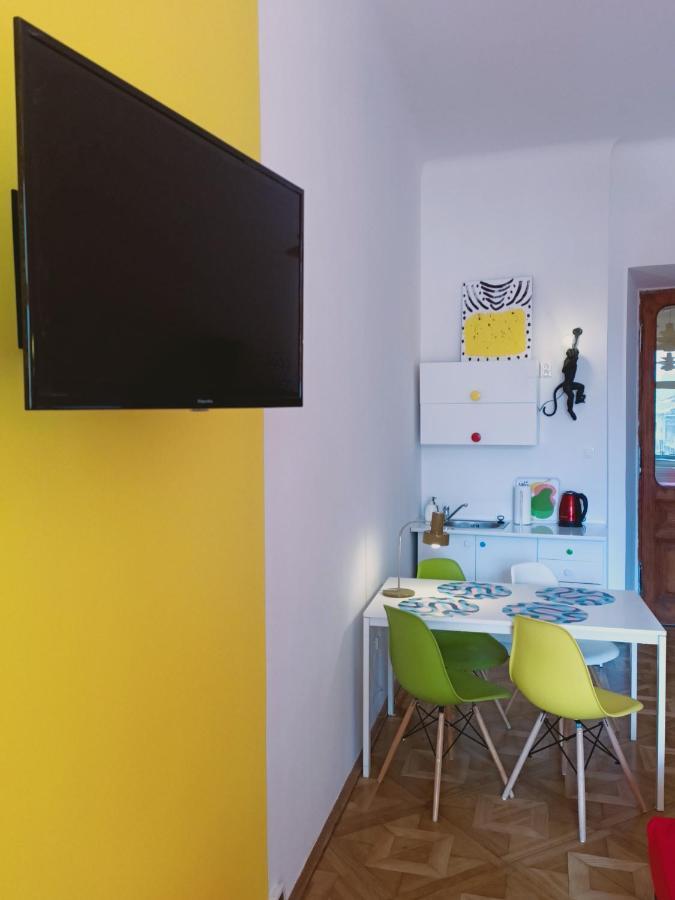 View To The Cracow Basic Apartment Krakow Bagian luar foto