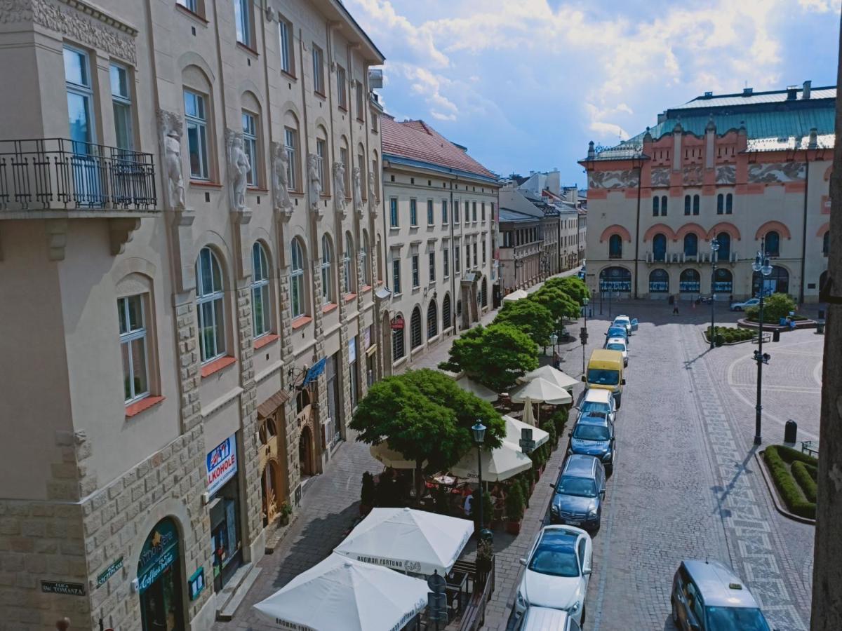 View To The Cracow Basic Apartment Krakow Bagian luar foto