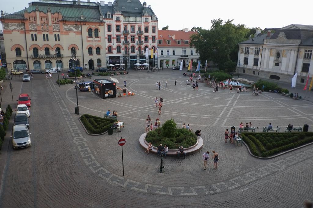 View To The Cracow Basic Apartment Krakow Bagian luar foto