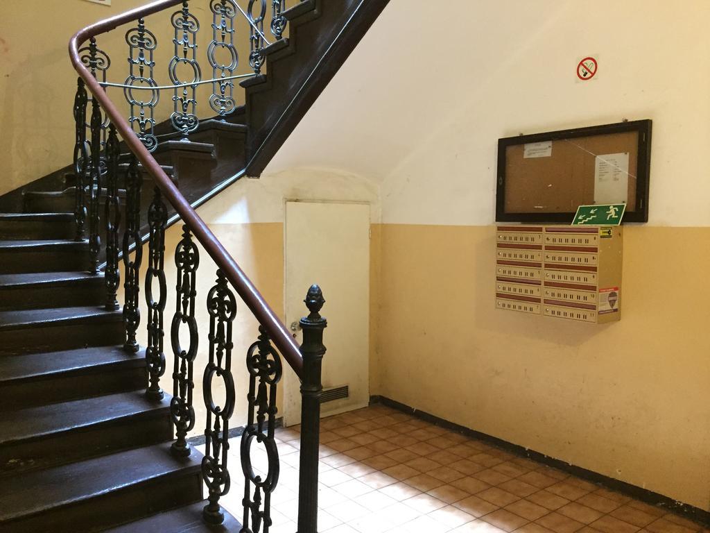 View To The Cracow Basic Apartment Krakow Bagian luar foto