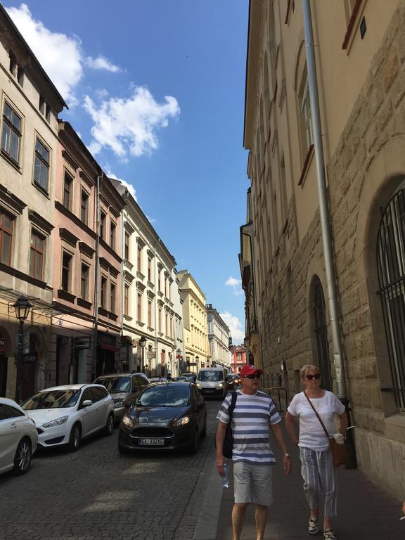 View To The Cracow Basic Apartment Krakow Bagian luar foto