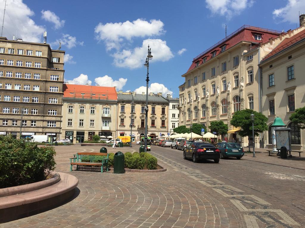 View To The Cracow Basic Apartment Krakow Bagian luar foto